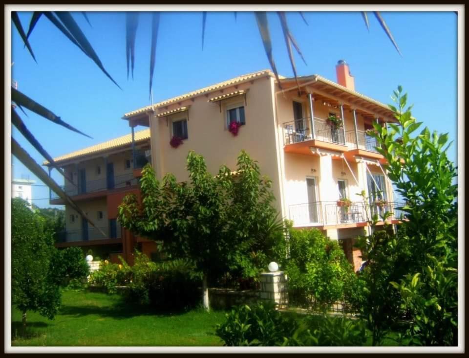Αλκυονη Διαμερισματα Hotel Paralia Vrachou Bagian luar foto